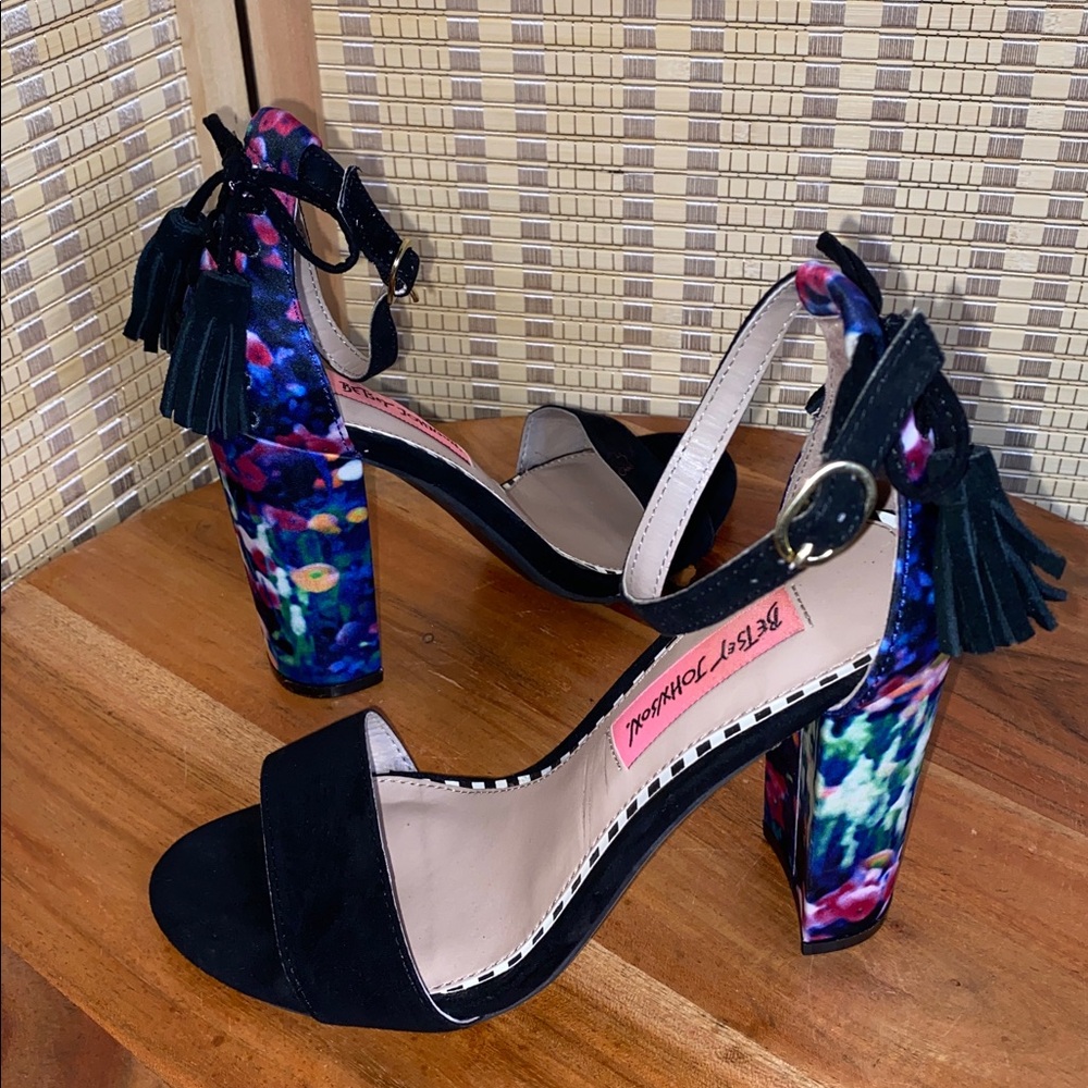 Betsey Johnson Woman’s 6 Rako Floral Roses Corset Black Sandals